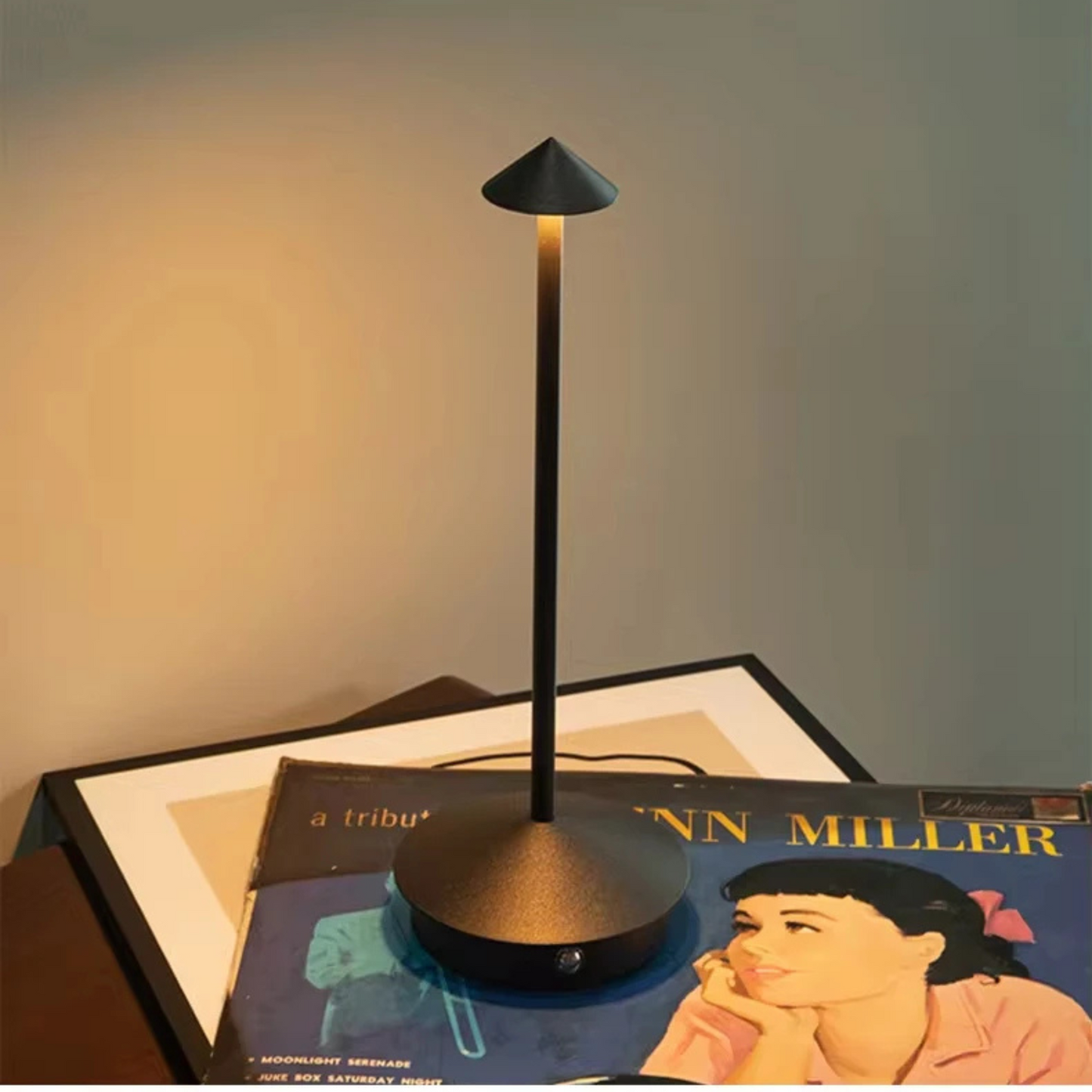 Lampe de chevet rechargeable USB IllumeNest