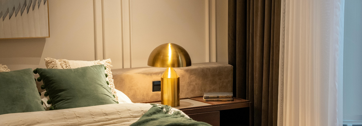 Lampe de chevet design & tactile - Illuminez vos nuits avec style.